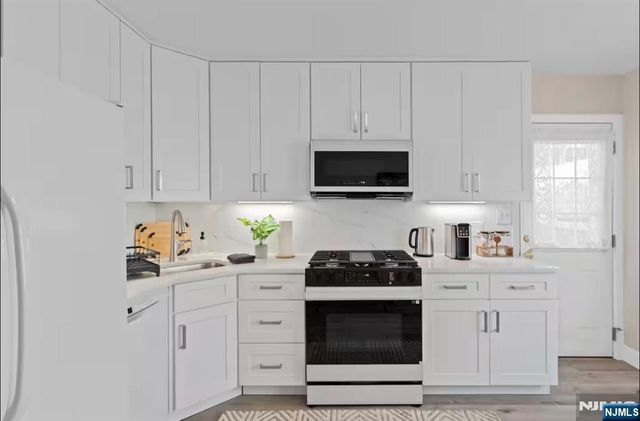 700 9th Street, Carlstadt, NJ 07072