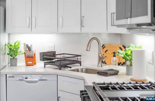 700 9th Street, Carlstadt, NJ 07072