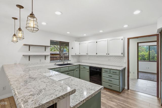 851 NE 10th Street, Grants Pass, OR 97526