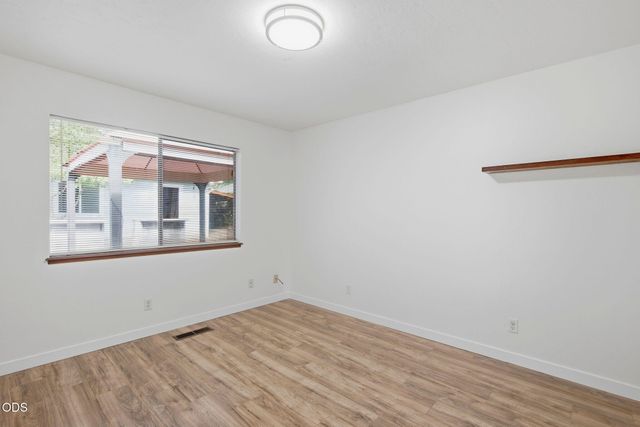 851 NE 10th Street, Grants Pass, OR 97526
