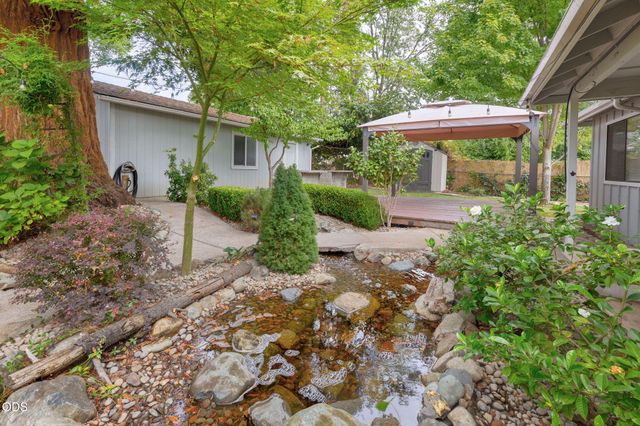 851 NE 10th Street, Grants Pass, OR 97526