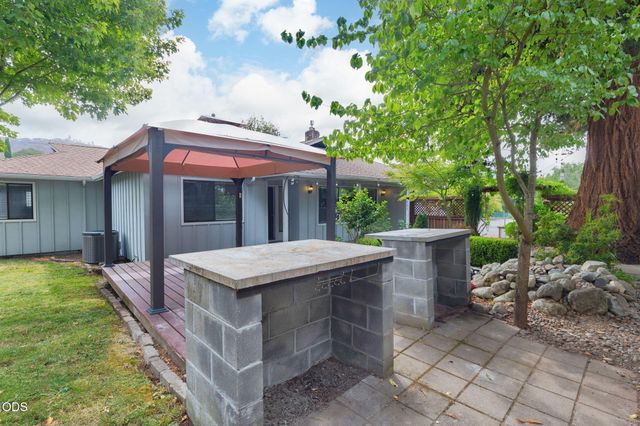 851 NE 10th Street, Grants Pass, OR 97526