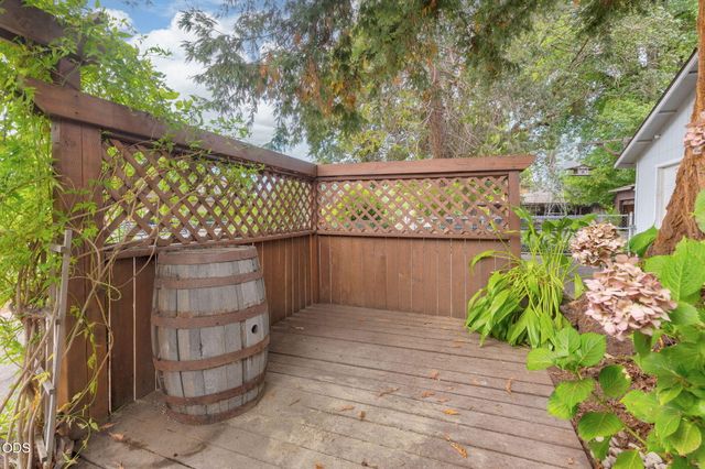 851 NE 10th Street, Grants Pass, OR 97526