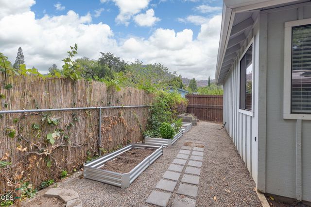 851 NE 10th Street, Grants Pass, OR 97526