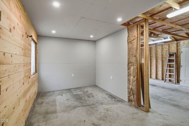 851 NE 10th Street, Grants Pass, OR 97526