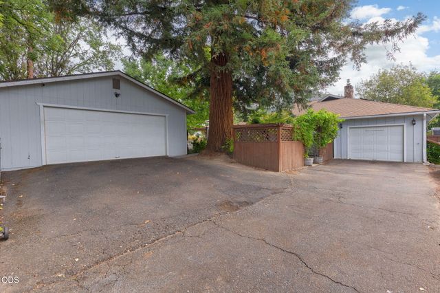 851 NE 10th Street, Grants Pass, OR 97526