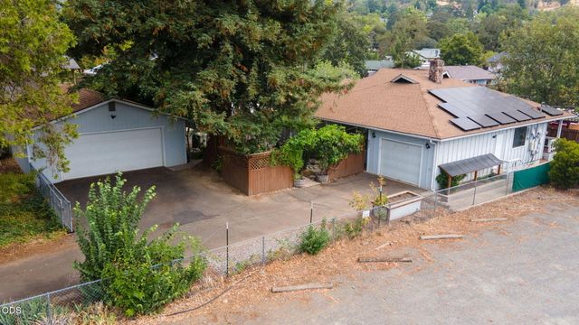 851 NE 10th Street, Grants Pass, OR 97526