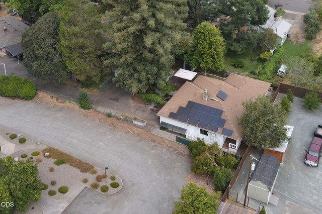 851 NE 10th Street, Grants Pass, OR 97526
