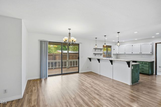851 NE 10th Street, Grants Pass, OR 97526