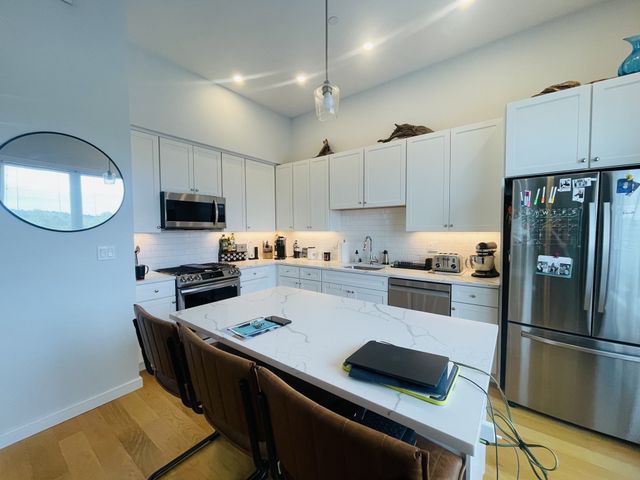 385 Pleasant St 18, Watertown, MA 02472