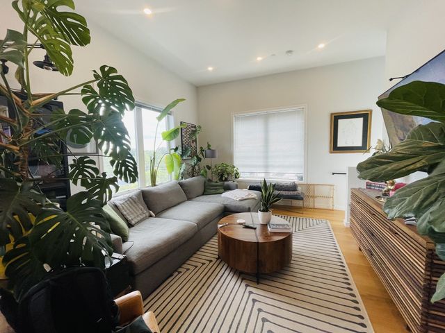 385 Pleasant St 18, Watertown, MA 02472