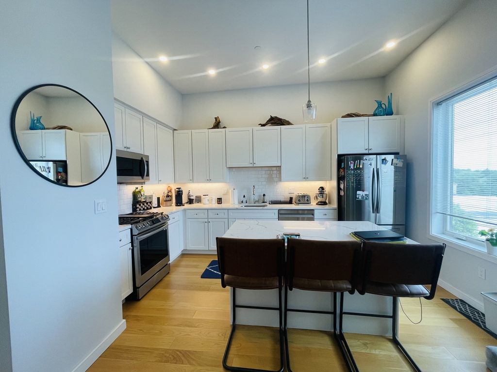 385 Pleasant St 18, Watertown, MA 02472