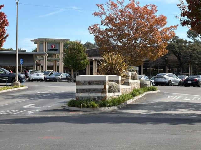 2485 Sharon Oaks Drive, Menlo Park, CA 94025