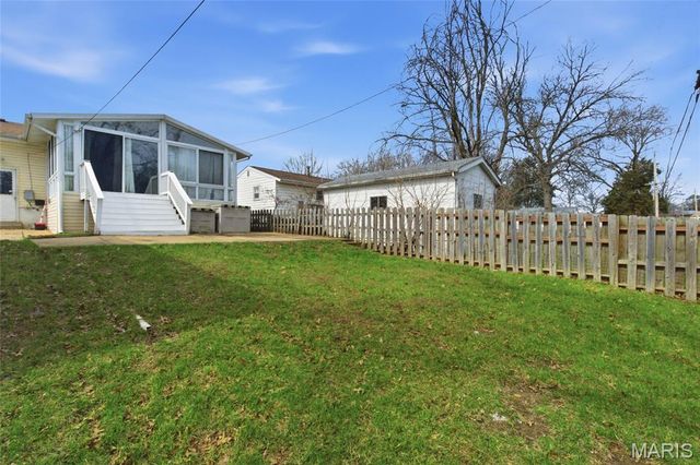 3917 Crosby Drive, St Louis, MO 63123