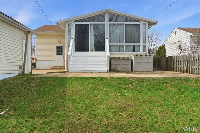 3917 Crosby Drive, St Louis, MO 63123