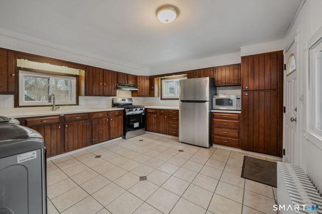 24 North Main Street, East Hampton, CT 06424