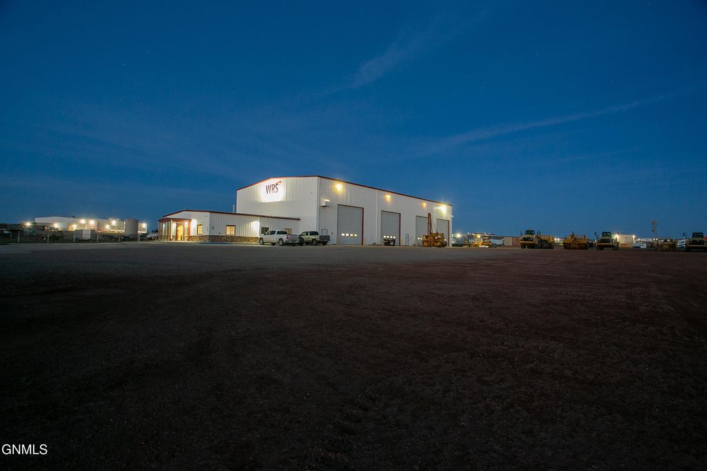 860 35th Avenue E, Dickinson, ND 58601