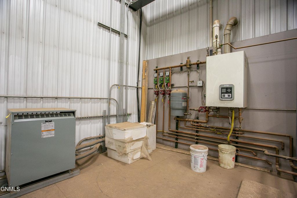 860 35th Avenue E, Dickinson, ND 58601 photo 10