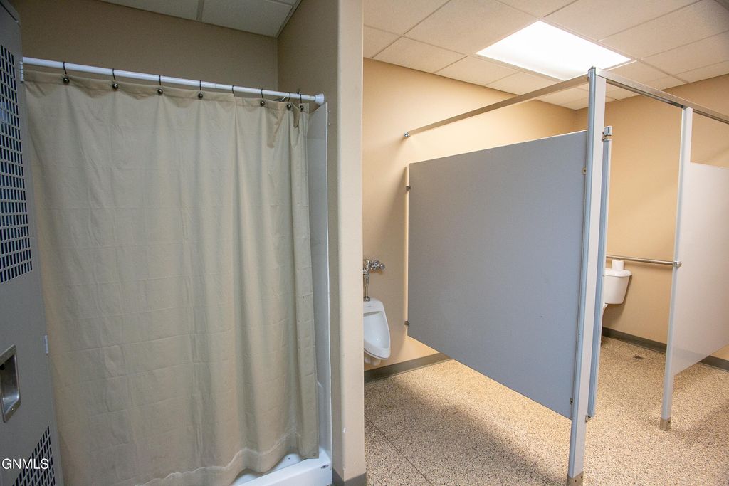 860 35th Avenue E, Dickinson, ND 58601 photo 11