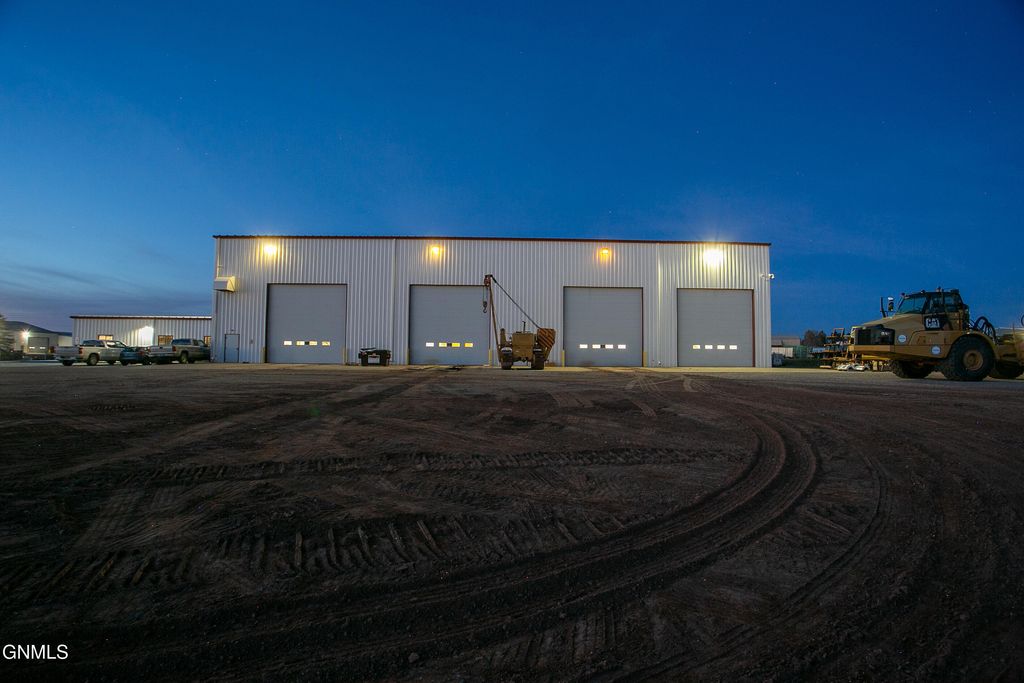 860 35th Avenue E, Dickinson, ND 58601 photo 14