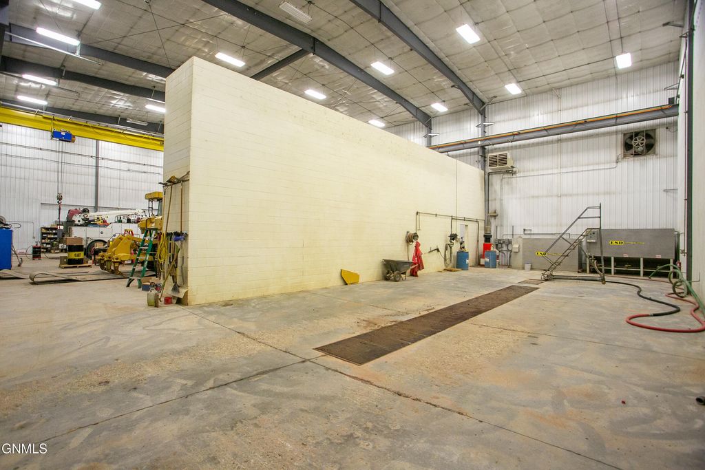 860 35th Avenue E, Dickinson, ND 58601 photo 23