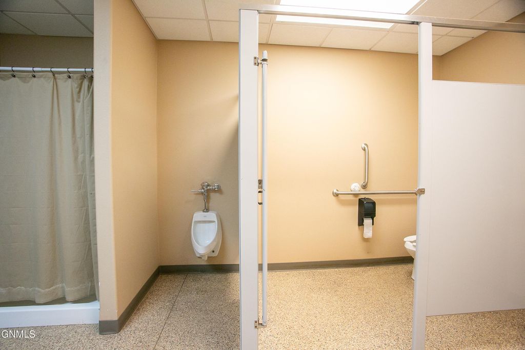 860 35th Avenue E, Dickinson, ND 58601 photo 33