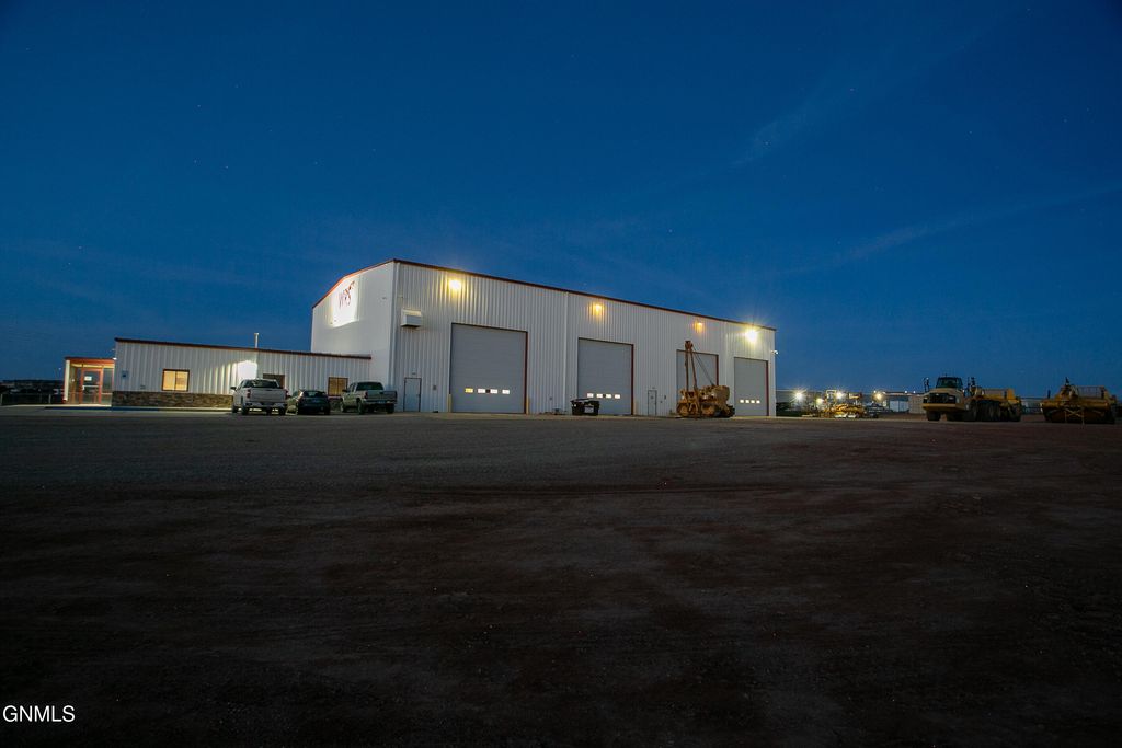 860 35th Avenue E, Dickinson, ND 58601 photo 34