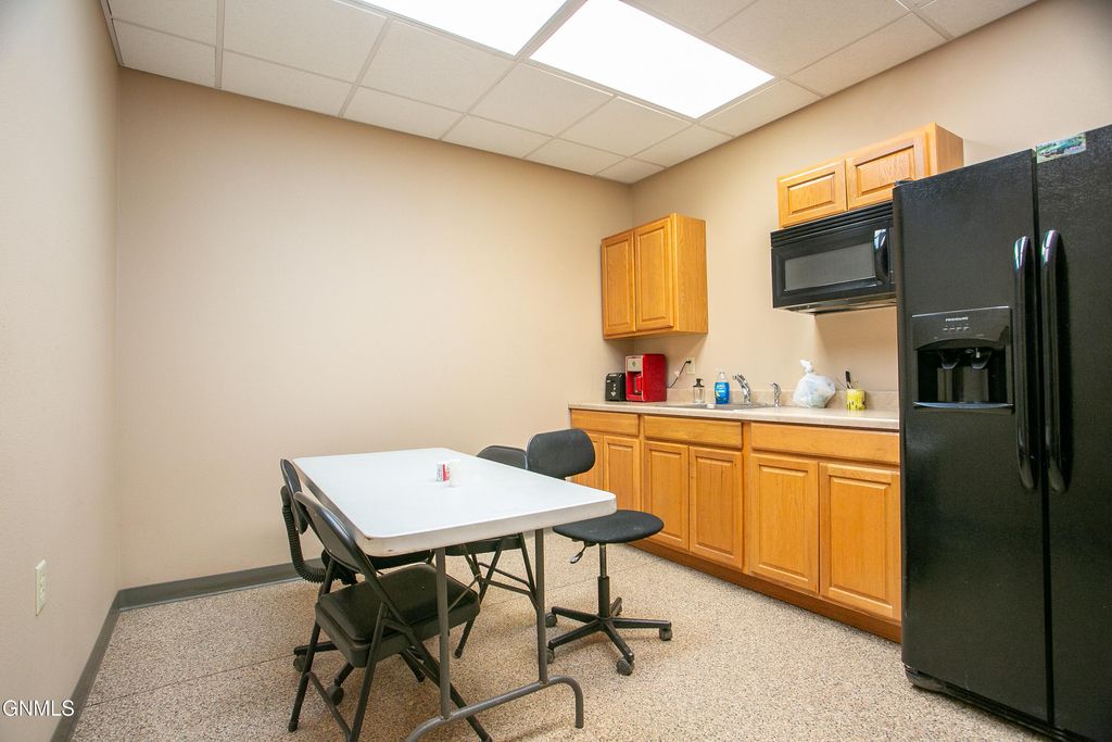 860 35th Avenue E, Dickinson, ND 58601 photo 5