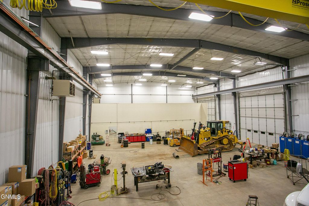 860 35th Avenue E, Dickinson, ND 58601 photo 8