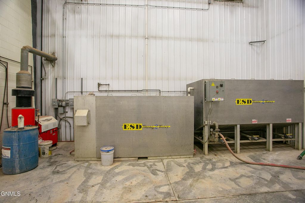 860 35th Avenue E, Dickinson, ND 58601 photo 9