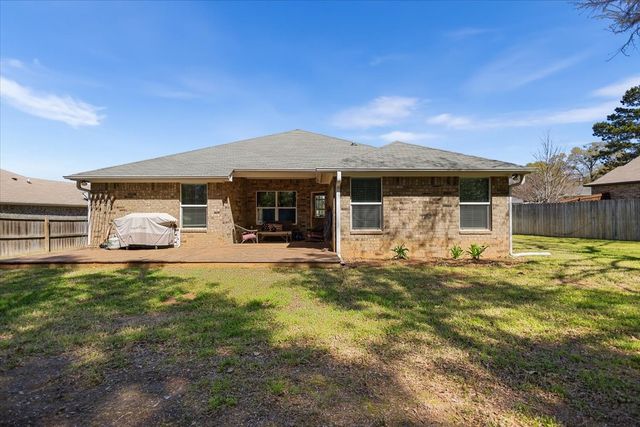 307 Mission Crest Circle, Lindale, TX 75771