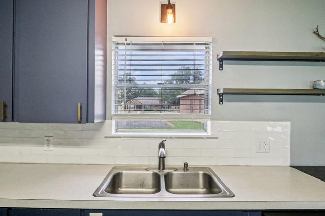 755 E Bellville ST, Giddings, TX 78942