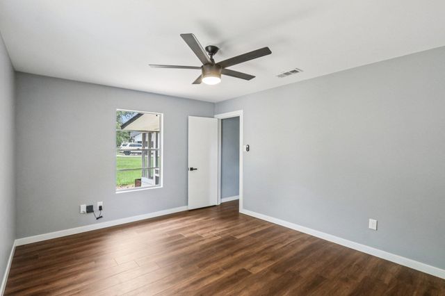 755 E Bellville ST, Giddings, TX 78942