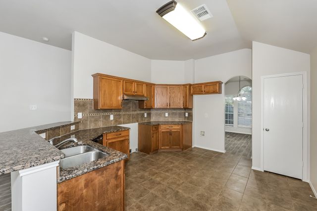 2926 Cowboy Drive, Dallas, TX 75237