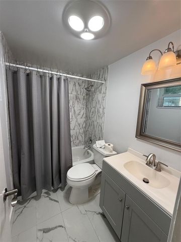 2121 NE 42nd Court 103C, Lighthouse Point, FL 33064