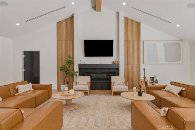 4830 Winnetka Avenue, Woodland Hills, CA 91364