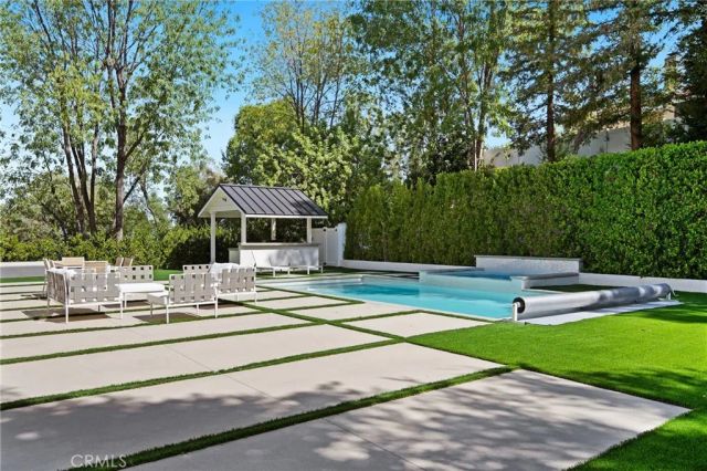 4830 Winnetka Avenue, Woodland Hills, CA 91364