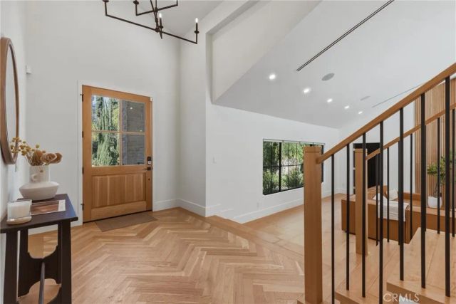 4830 Winnetka Avenue, Woodland Hills, CA 91364