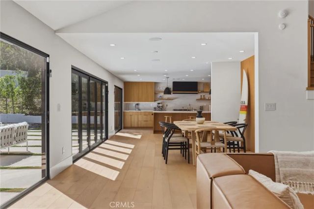 4830 Winnetka Avenue, Woodland Hills, CA 91364