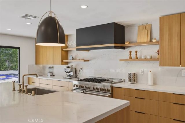 4830 Winnetka Avenue, Woodland Hills, CA 91364