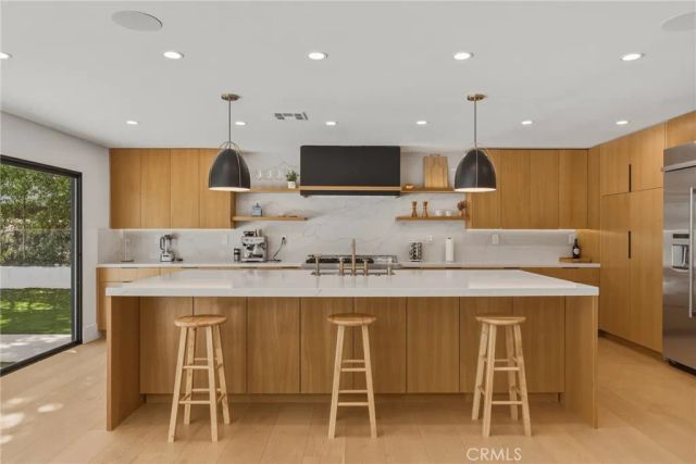 4830 Winnetka Avenue, Woodland Hills, CA 91364