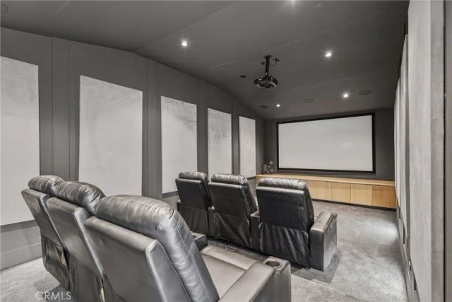 4830 Winnetka Avenue, Woodland Hills, CA 91364