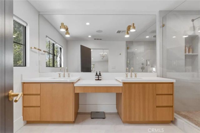 4830 Winnetka Avenue, Woodland Hills, CA 91364
