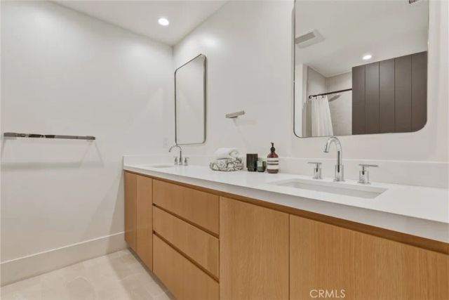 4830 Winnetka Avenue, Woodland Hills, CA 91364