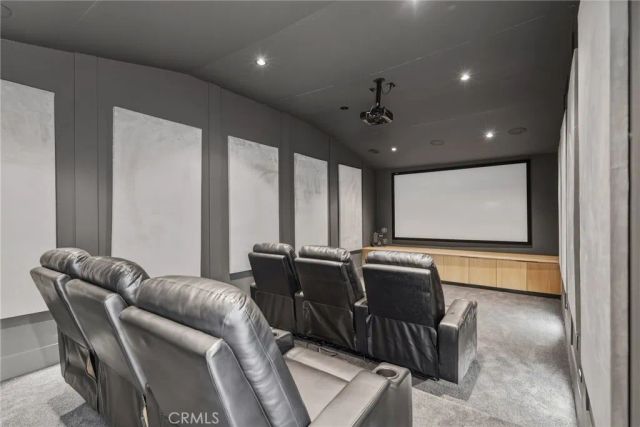 4830 Winnetka Avenue, Woodland Hills, CA 91364