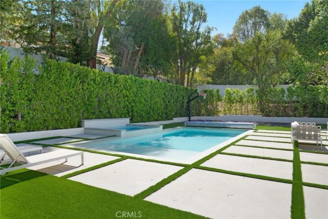 4830 Winnetka Avenue, Woodland Hills, CA 91364