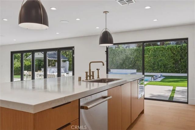4830 Winnetka Avenue, Woodland Hills, CA 91364
