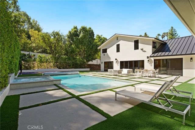 4830 Winnetka Avenue, Woodland Hills, CA 91364