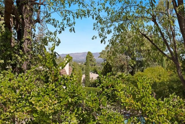 4830 Winnetka Avenue, Woodland Hills, CA 91364