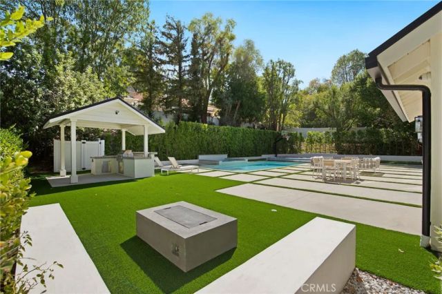 4830 Winnetka Avenue, Woodland Hills, CA 91364